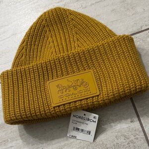Coach Flax Yellow Ribbed Beanie heavy knit ..o:s
Wool blend nwt